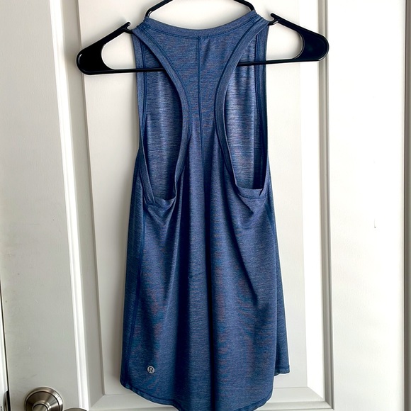 Lululemon workout Tank - Picture 2 of 3